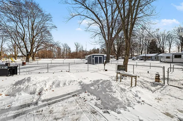 $575,000 | 201 Wildwood Beach Road, Quincy, MI 49082