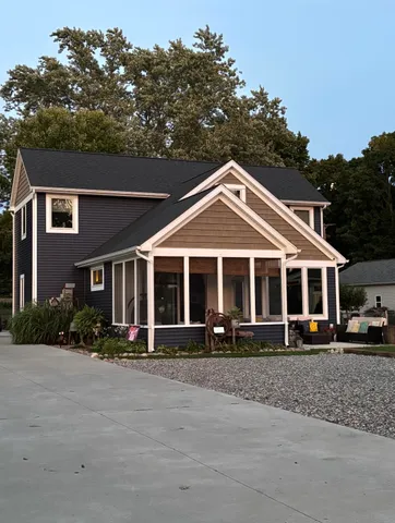 $575,000 | 201 Wildwood Beach Road, Quincy, MI 49082