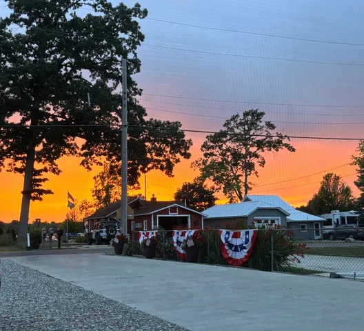 $575,000 | 201 Wildwood Beach Road, Quincy, MI 49082