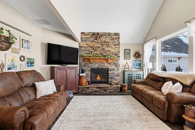 $575,000 | 201 Wildwood Beach Road, Quincy, MI 49082