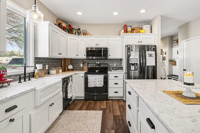 $575,000 | 201 Wildwood Beach Road, Quincy, MI 49082