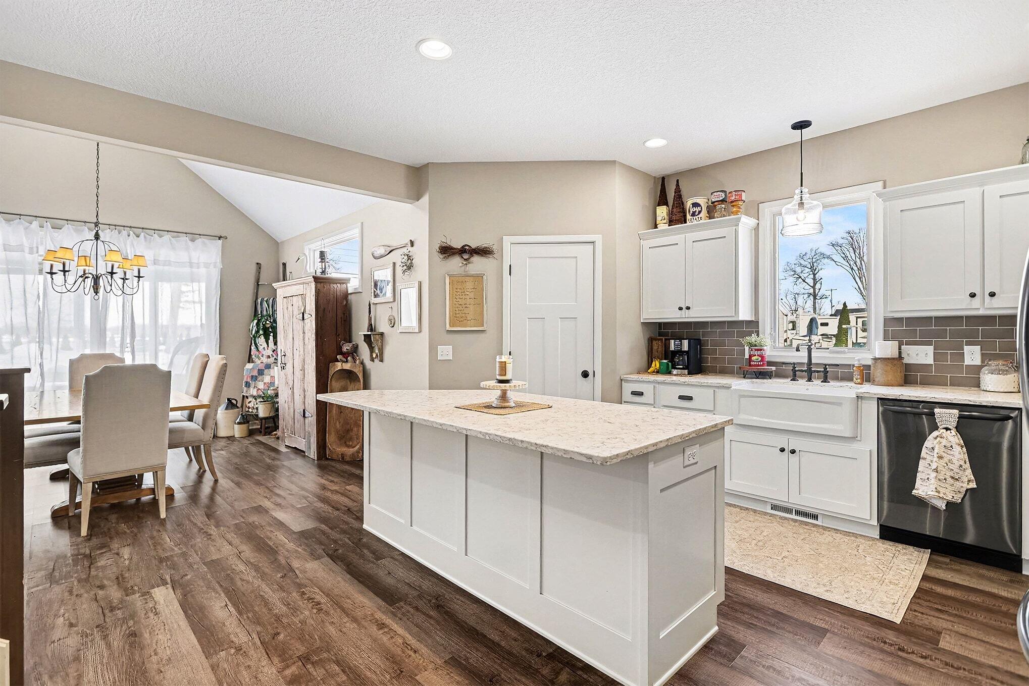 201 Wildwood Beach Road Quincy, MI 49082 - Photo 6 of 30 006_file_2334