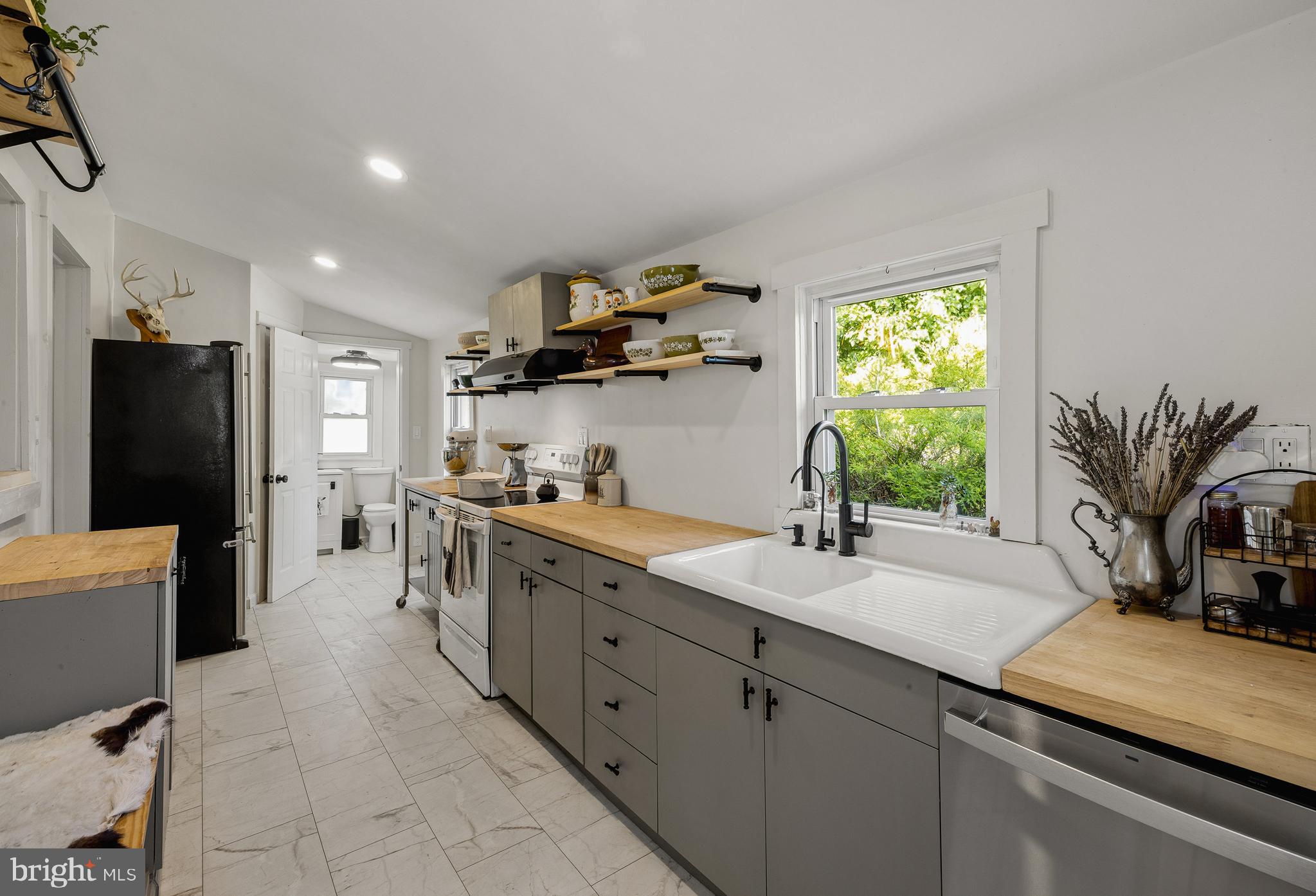 424 Rte 540 Bridgeton, NJ 08302 - Photo 9 of 42 Beautiful Galley Kitchen and Porcelain Sink