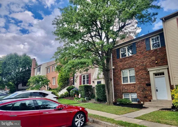 $3,250 | 8029 Sleepy View Lane, Springfield, VA 22153