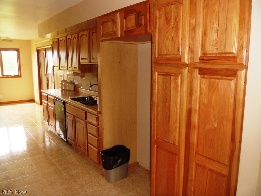 43179 Morris Road Lisbon, OH 44432 - Photo 8 of 13 Kitchen w/ Breakfast Nook