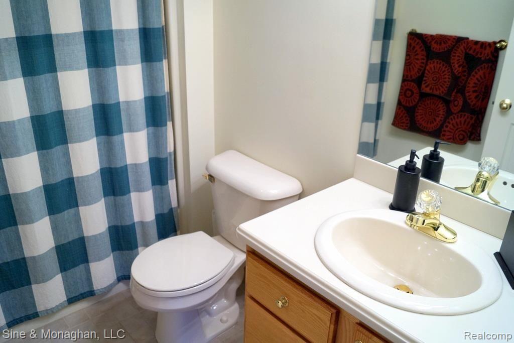 1334 Hathaway Rising Rochester, MI 48306 - Photo 29 of 36 3rd full bath lower level walkout