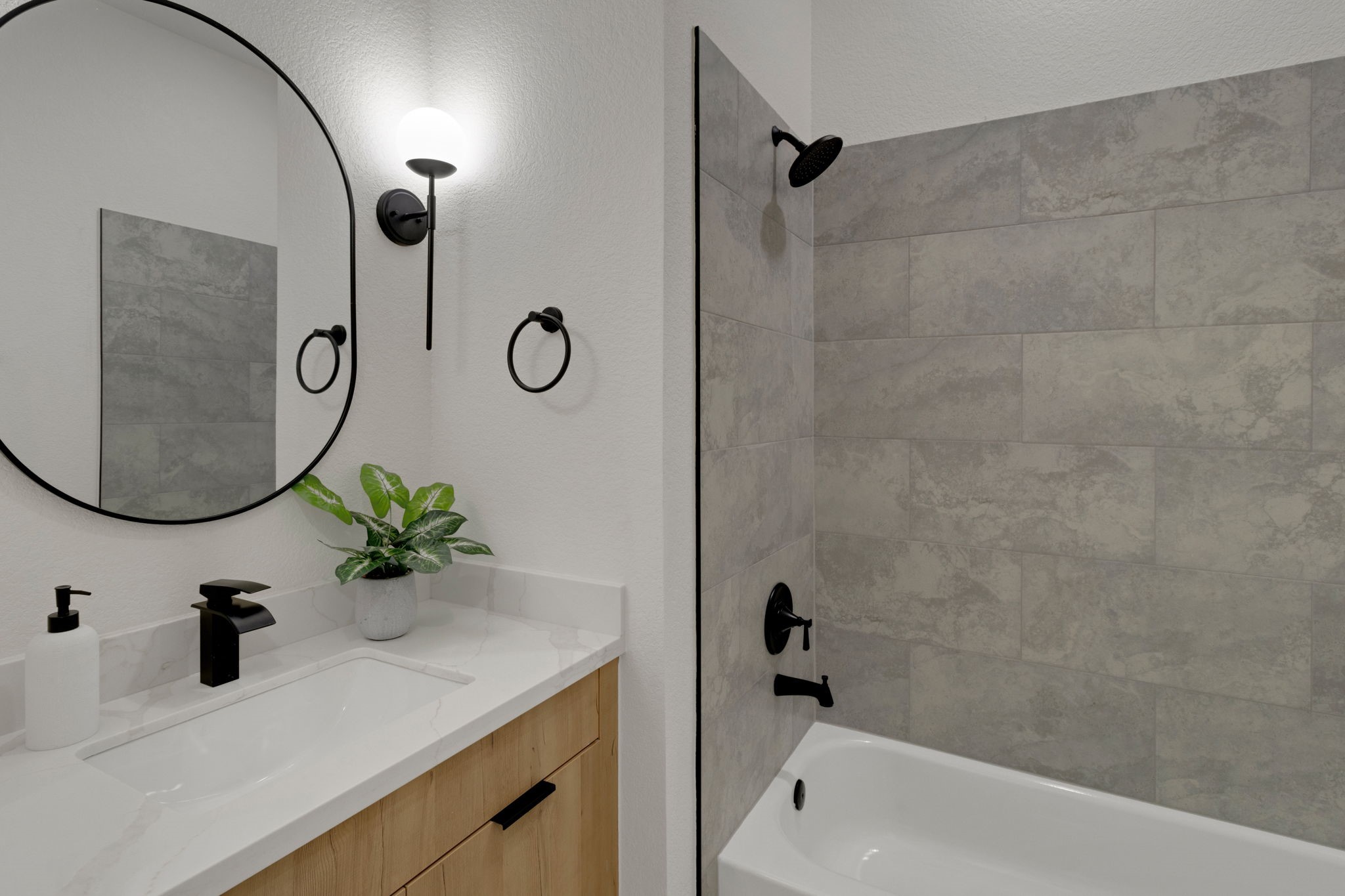7962 Ethel Street, Unit A Houston, TX 77028 - Photo 19 of 25 a bathroom with a sink vanity and tub