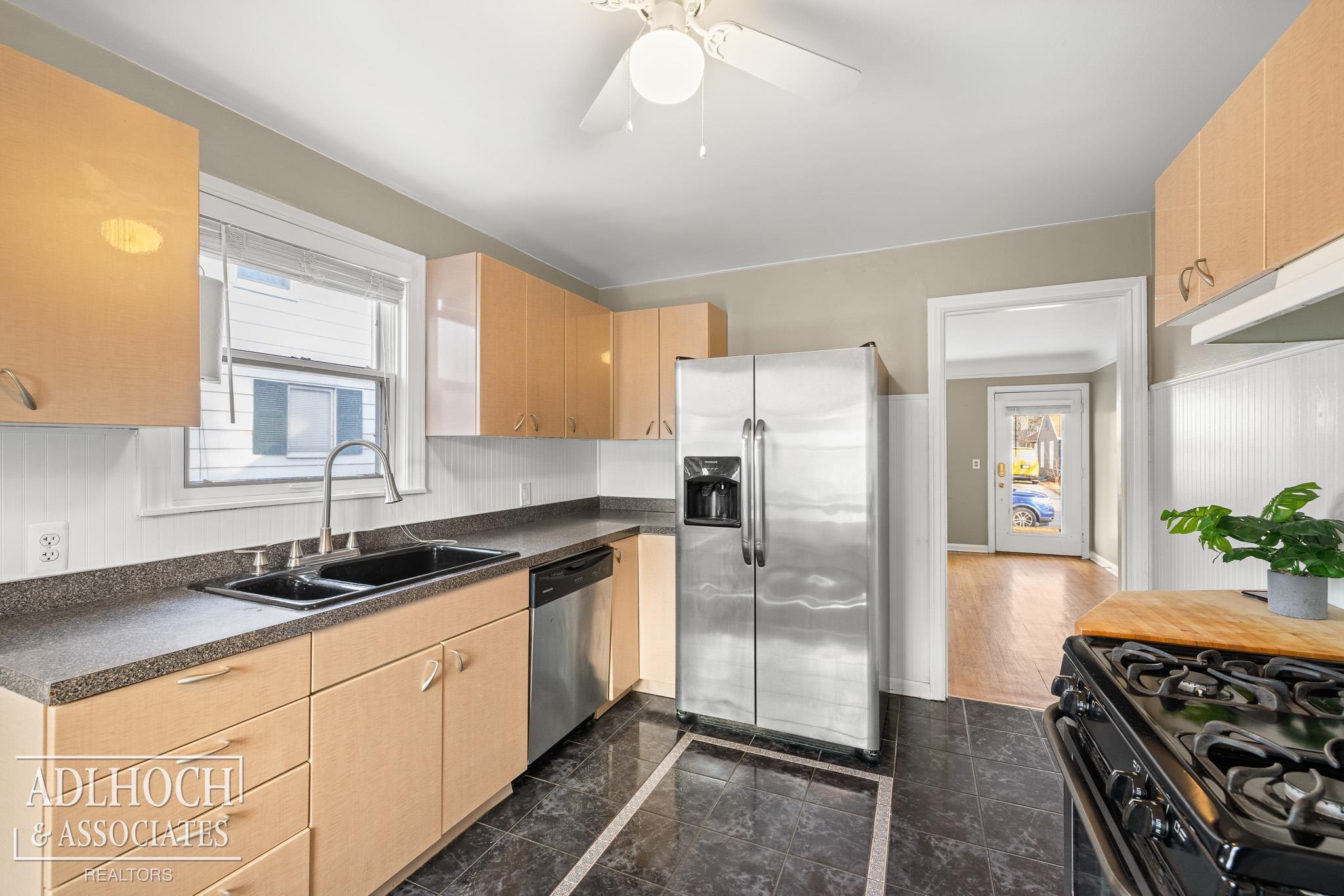 2065 Ridgemont Road Grosse Pointe Woods, MI 48236 - Photo 9 of 26