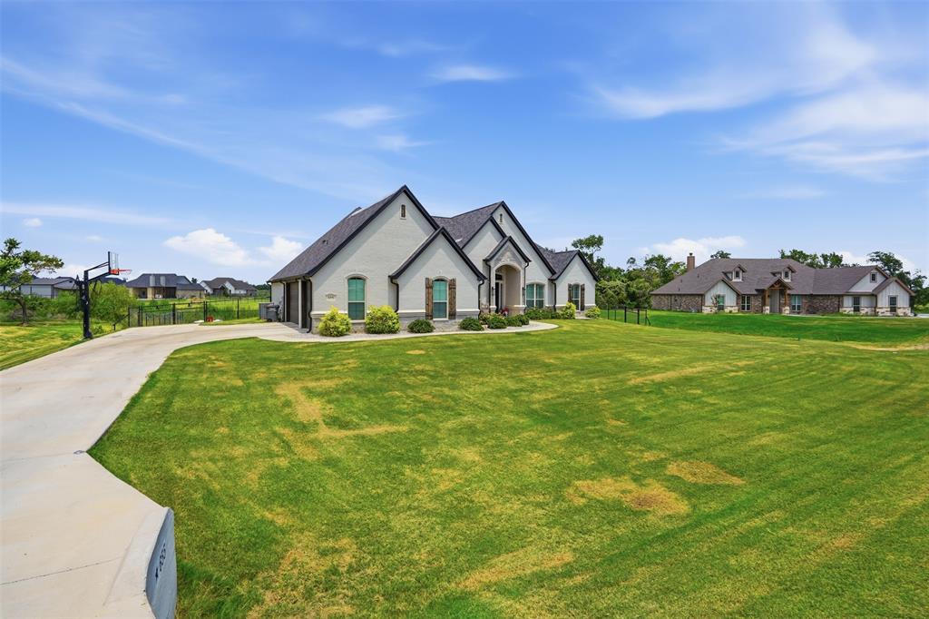 655 Winkler Way Springtown, TX 76082 - Photo 2 of 32 Gallery Image 2