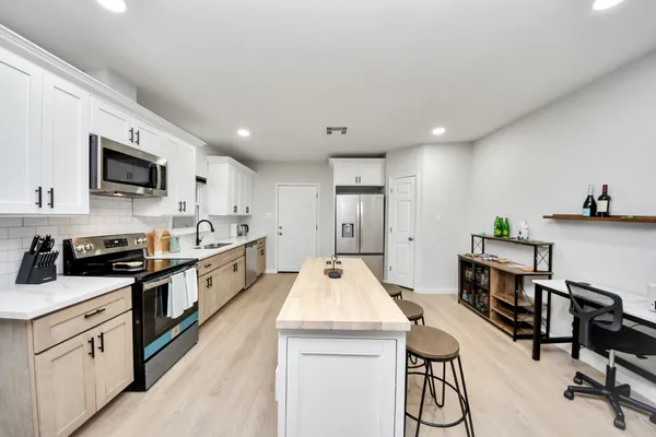 $4,000 | 2811 Winbern Street, Houston, TX 77004