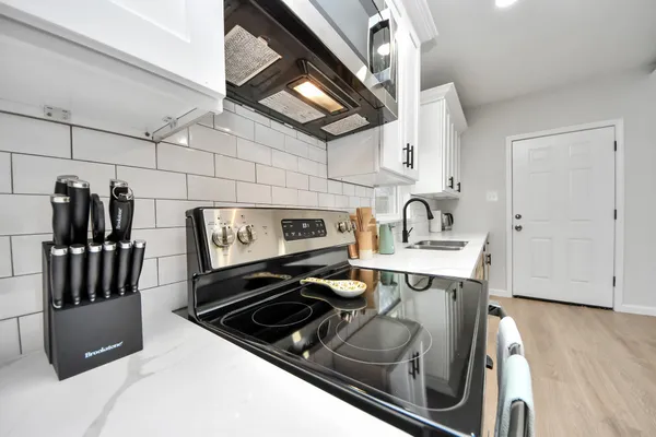 $4,000 | 2811 Winbern Street, Houston, TX 77004