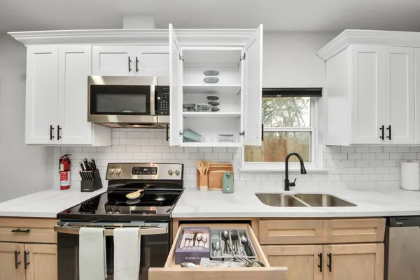 $4,000 | 2811 Winbern Street, Houston, TX 77004