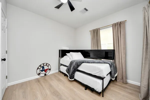 $4,000 | 2811 Winbern Street, Houston, TX 77004