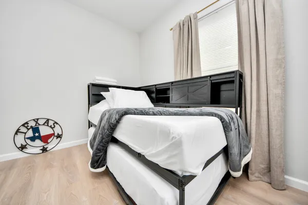 $4,000 | 2811 Winbern Street, Houston, TX 77004