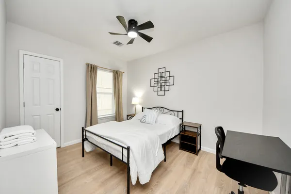 $4,000 | 2811 Winbern Street, Houston, TX 77004