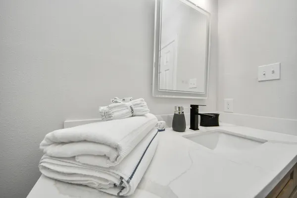 $4,000 | 2811 Winbern Street, Houston, TX 77004