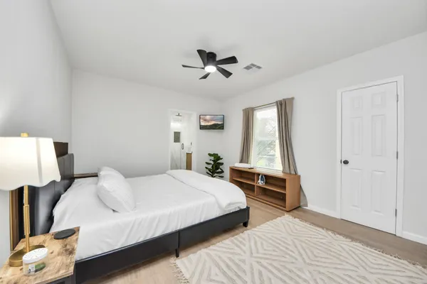 $4,000 | 2811 Winbern Street, Houston, TX 77004