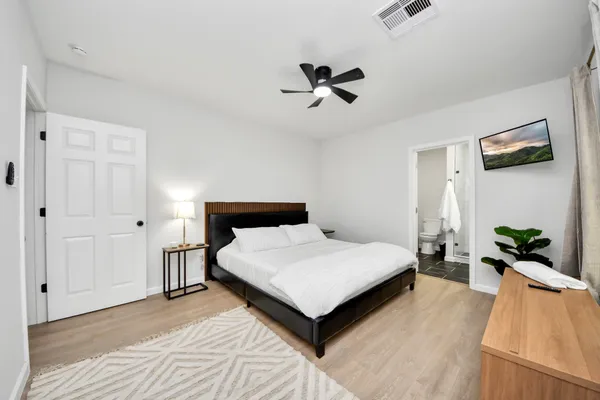 $4,000 | 2811 Winbern Street, Houston, TX 77004