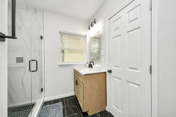 $4,000 | 2811 Winbern Street, Houston, TX 77004