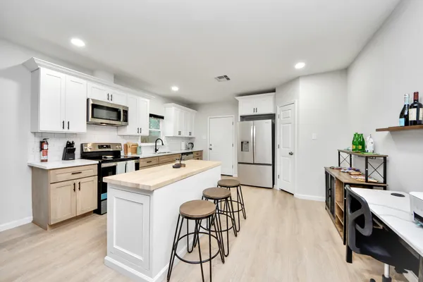 $4,000 | 2811 Winbern Street, Houston, TX 77004