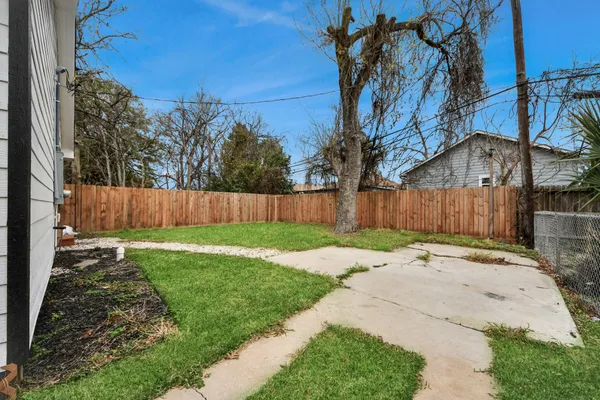 $4,000 | 2811 Winbern Street, Houston, TX 77004