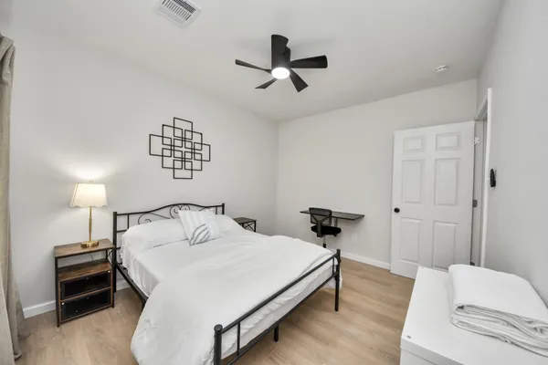 $4,000 | 2811 Winbern Street, Houston, TX 77004