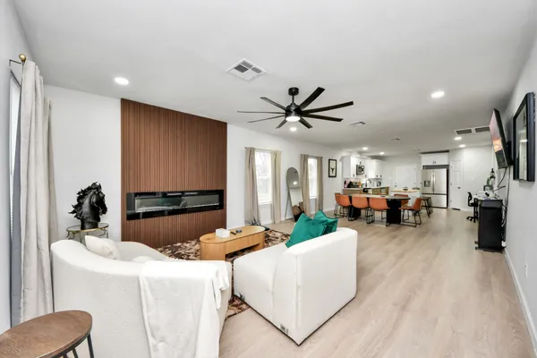 $4,000 | 2811 Winbern Street, Houston, TX 77004