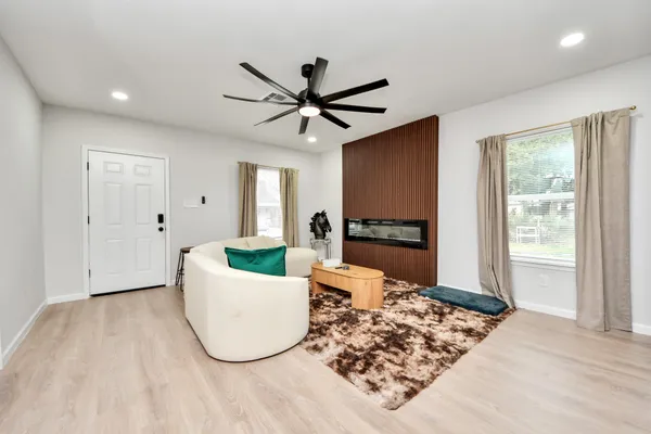 $4,000 | 2811 Winbern Street, Houston, TX 77004