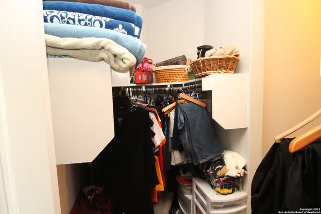 $2,700 | 6055 Akin Circle, San Antonio, TX 78261