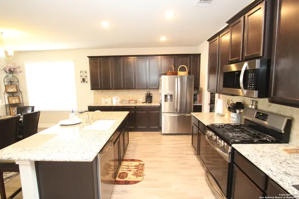 $2,700 | 6055 Akin Circle, San Antonio, TX 78261