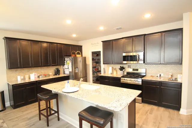 $2,700 | 6055 Akin Circle, San Antonio, TX 78261