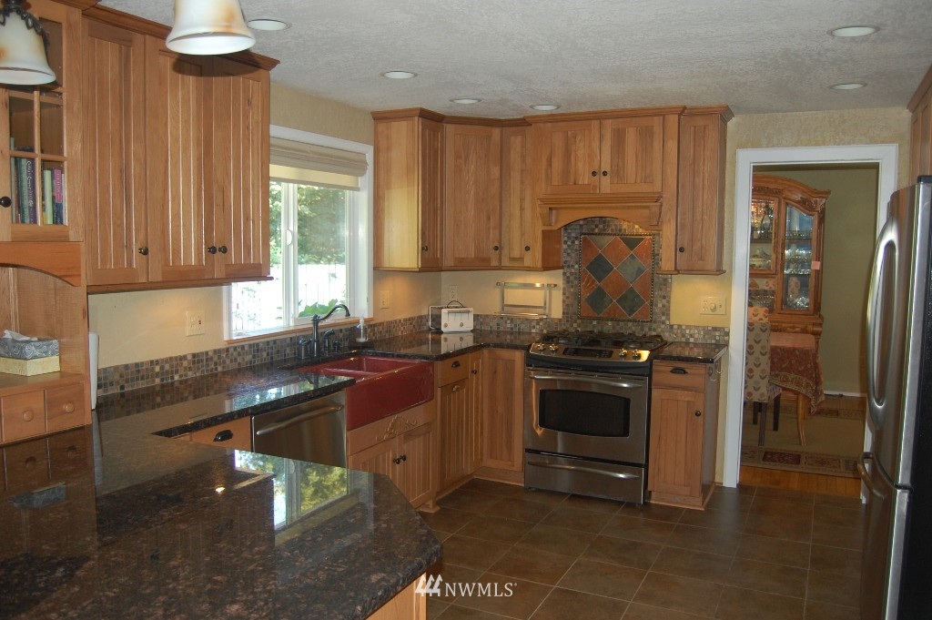 2314 Northeast 28th Street Renton, WA 98056 - Photo 7 of 25