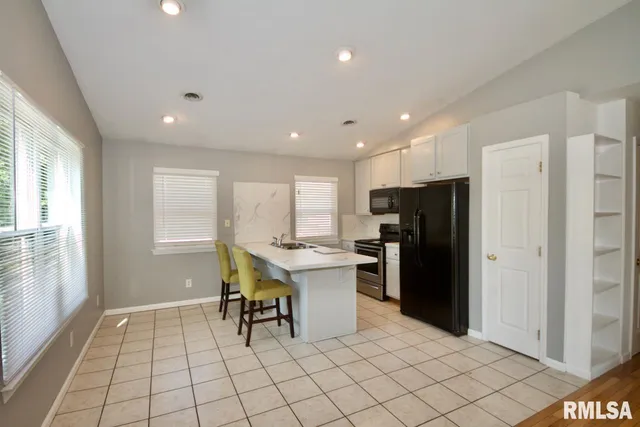 $1,250,000 | 902 West Mill Street, Unit 904 906 908, Carbondale, IL 62901