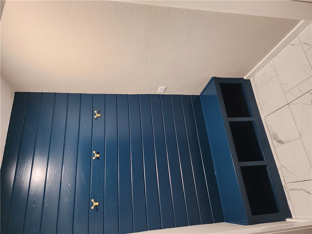 12877 East State Highway 21 Bryan, TX 77808 - Photo 20 of 48 a view of entryway