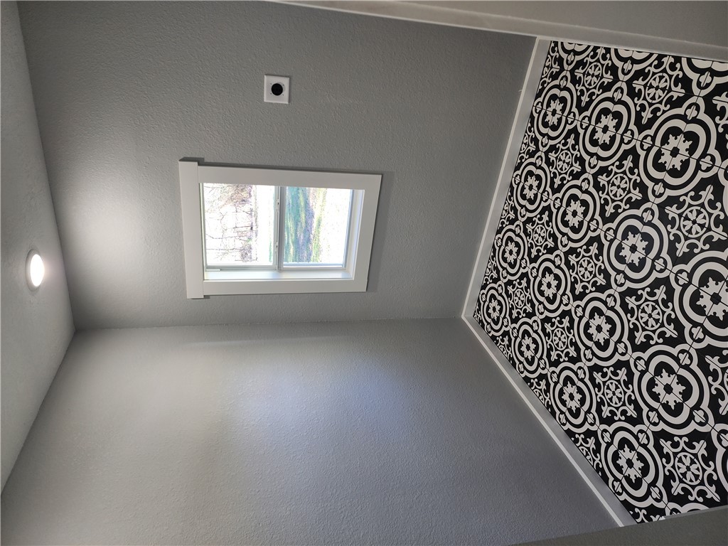 12877 East State Highway 21 Bryan, TX 77808 - Photo 22 of 48 an empty room with a window