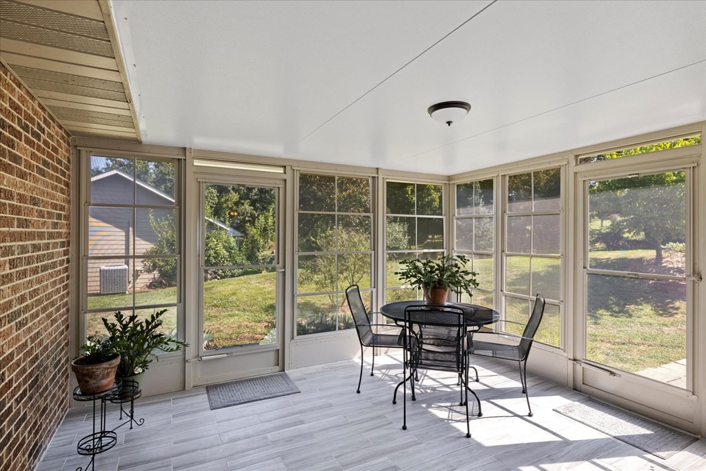 1384 Middle Creek Road Sevierville, TN 37862 - Photo 10 of 37 Gallery Image 10