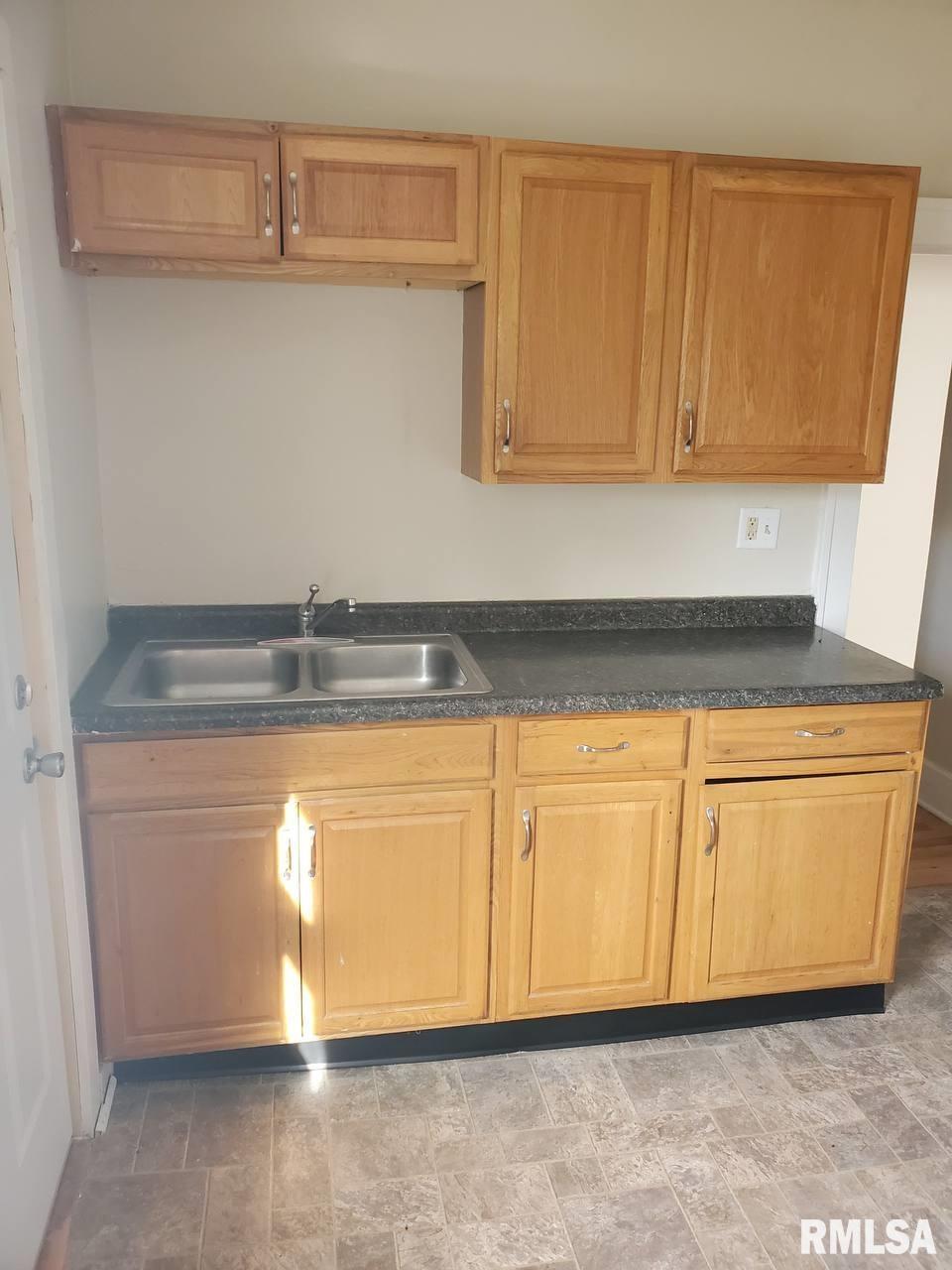 831 North 9th Street Springfield, IL 62702 - Photo 2 of 7