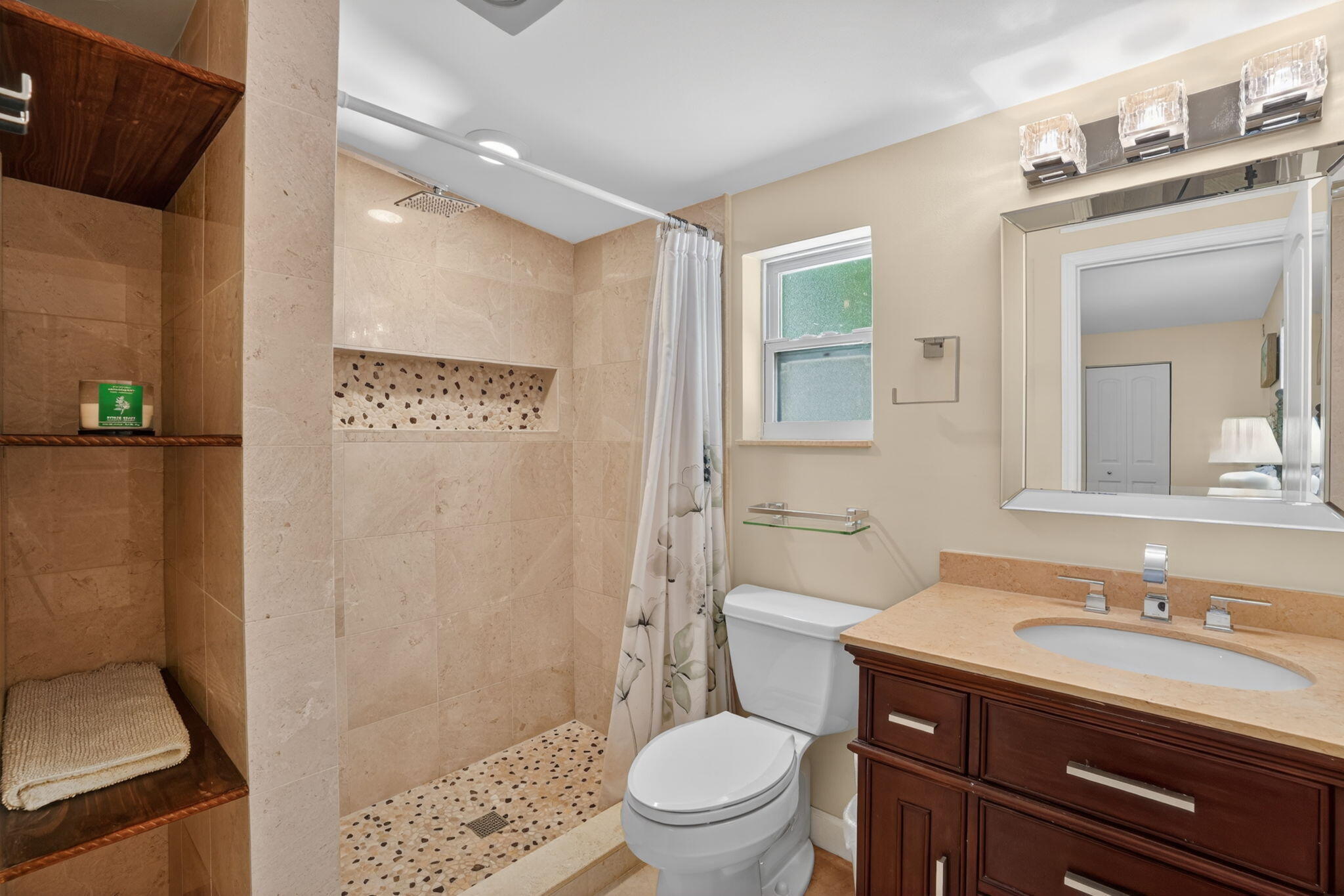40 Transylvania Avenue Key Largo, FL 33037 - Photo 31 of 53 Primary Bath