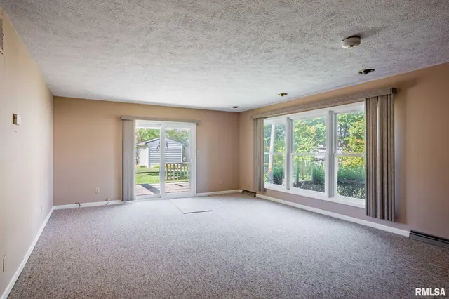 $198,000 | 109 Weisbrook Lane, Carterville, IL 62918