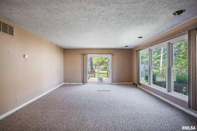 $198,000 | 109 Weisbrook Lane, Carterville, IL 62918