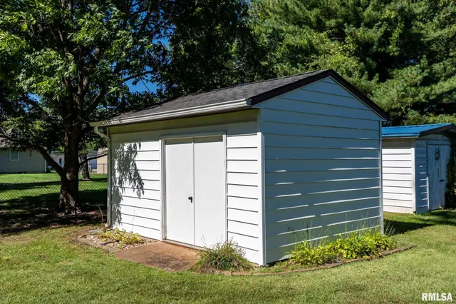 $198,000 | 109 Weisbrook Lane, Carterville, IL 62918