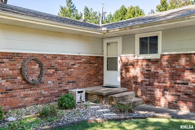 $198,000 | 109 Weisbrook Lane, Carterville, IL 62918