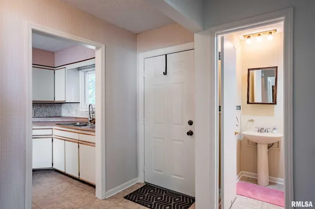 $198,000 | 109 Weisbrook Lane, Carterville, IL 62918