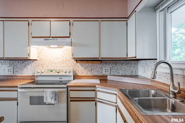 $198,000 | 109 Weisbrook Lane, Carterville, IL 62918