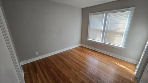 $150,000 | 402 Van Brunt Boulevard, Kansas City, MO 64124