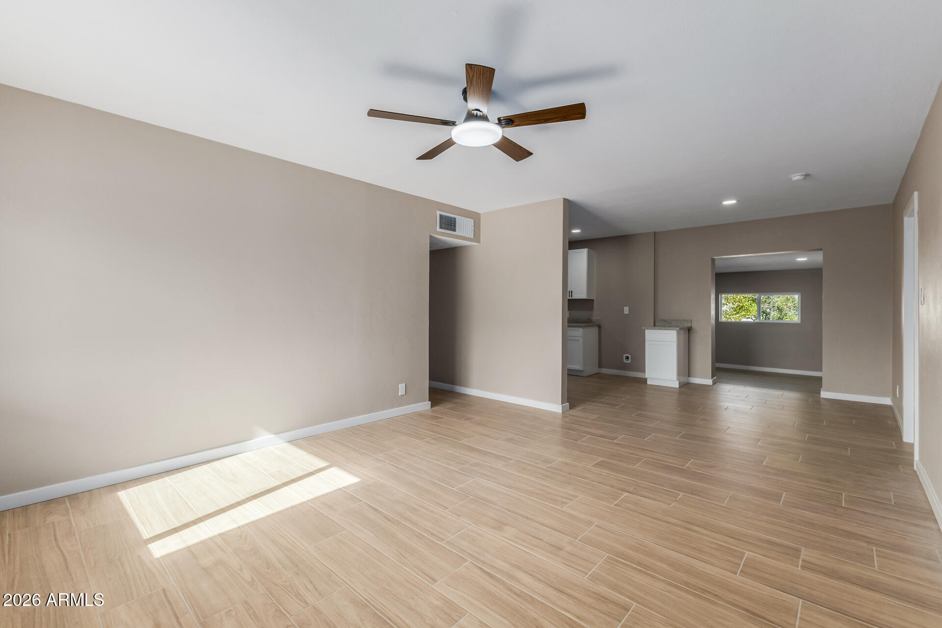 1906 East Almeria Road Phoenix, AZ 85006 - Photo 6 of 29 09 Almeria