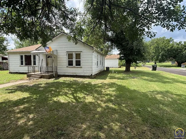 $64,900 | 101 Cedar Street, Cottonwood Falls, KS 66845