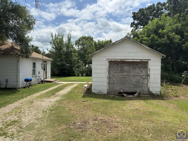 $64,900 | 101 Cedar Street, Cottonwood Falls, KS 66845