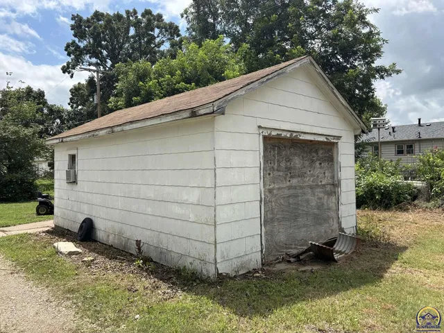 $64,900 | 101 Cedar Street, Cottonwood Falls, KS 66845