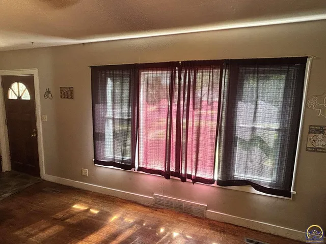 $64,900 | 101 Cedar Street, Cottonwood Falls, KS 66845